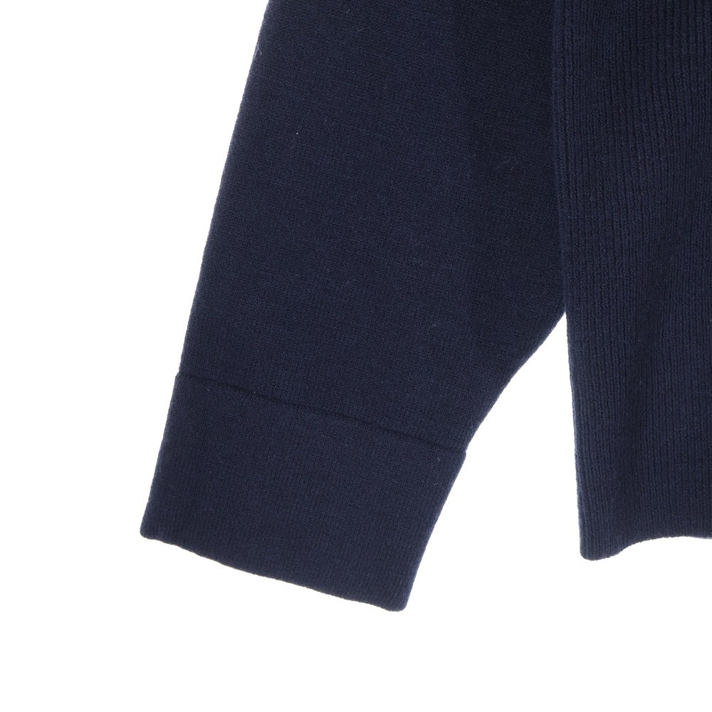 STONE ISLAND(ストーンアイランド) 24AW アームワッペン クルーネック 長袖セーター ニット ネイビー 8115526A1