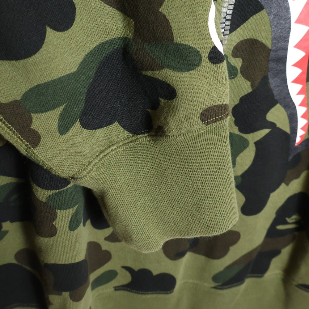 A BATHING APE(アベイシングエイプ) シャークプリント クルーネック スウェットトレーナー カーキ 001SWD801007X