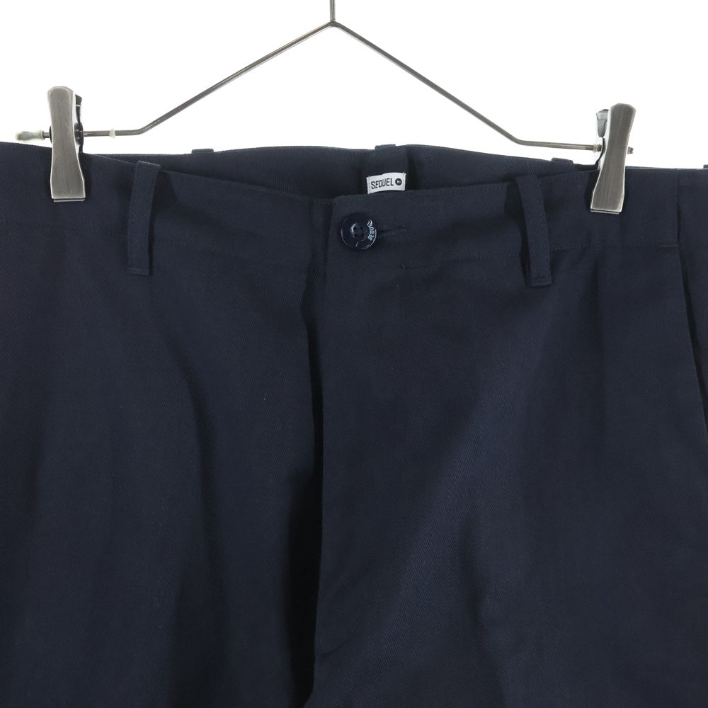 SEQUEL(シークエル) 21SS CHINO PANTS (TYPE-F) バックロゴプリント チノパンツ ネイビー SQ-21SS-PT-03