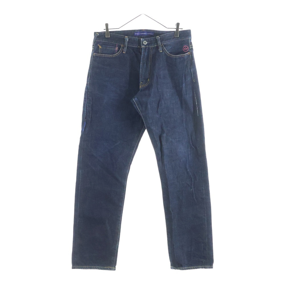 DENIM BY VANQUISH & FRAGMENT(デニムバイヴァンキッシュアンドフラグメント) 刺繍ロゴ 赤耳 セルビッチ 5ポケット ストレートデニムパンツ インディゴ VFP1005