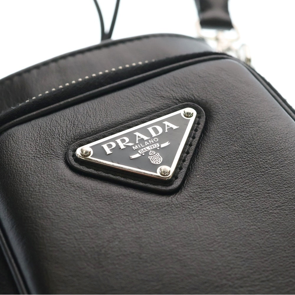 PRADA(プラダ) トライアングルロゴ レザー スマートフォンポーチ ショルダーバッグ ブラック 2ZH155
