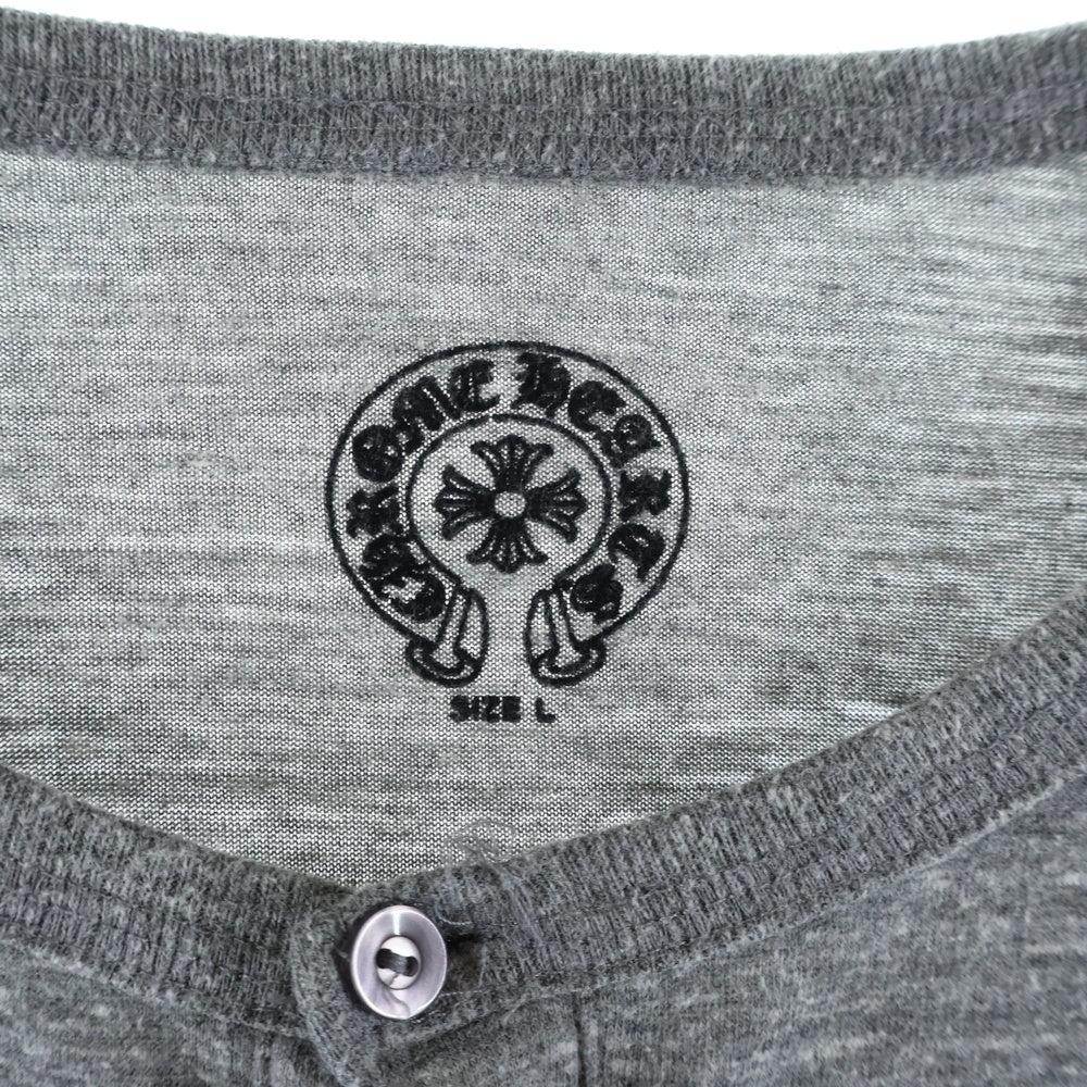 CHROME HEARTS(クロムハーツ) 袖フローラル バックスクロールラベル ラグランスリーブ 七分袖ヘンリーネックTシャツ カットソー グレー