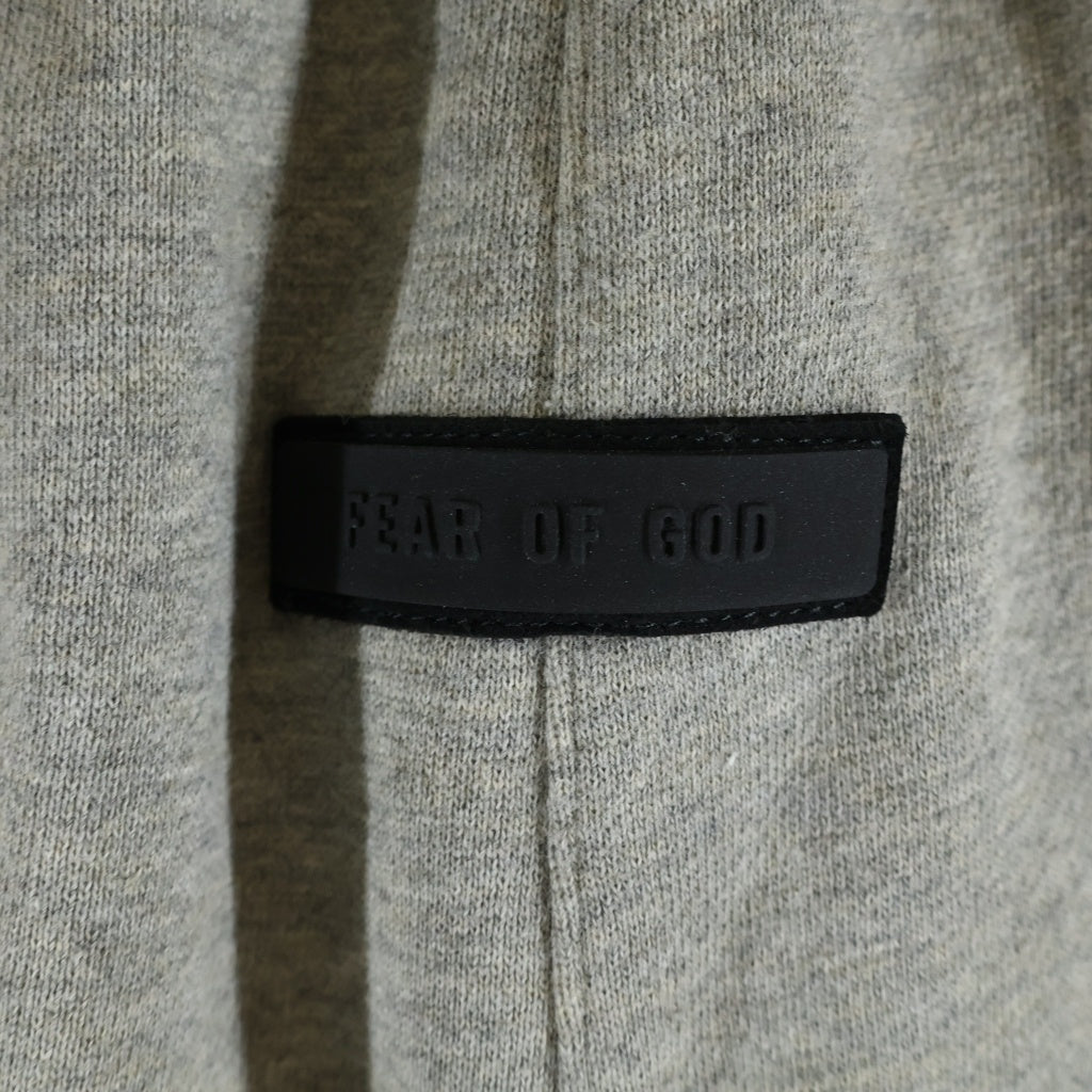 FEAR OF GOD ESSENTIALS(フィアオブゴッド エッセンシャルズ) SHORT PANTS ラバーロゴ スウェットハーフパンツ ショーツ グレー