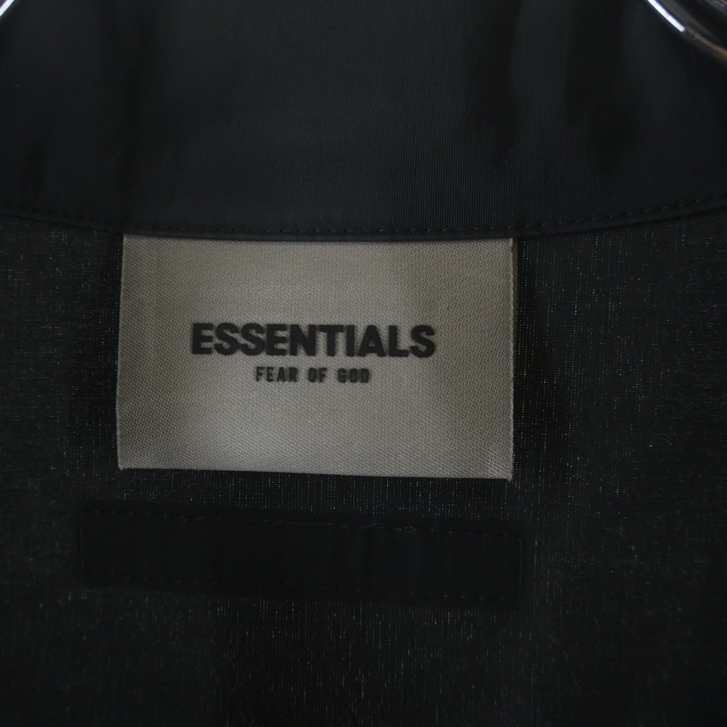 FEAR OF GOD ESSENTIALS(フィアオブゴッド エッセンシャルズ) OACH JACKET ナイロン スナップボタン ドローコード 両面ロゴプリントコーチジャケット チャコールグレー