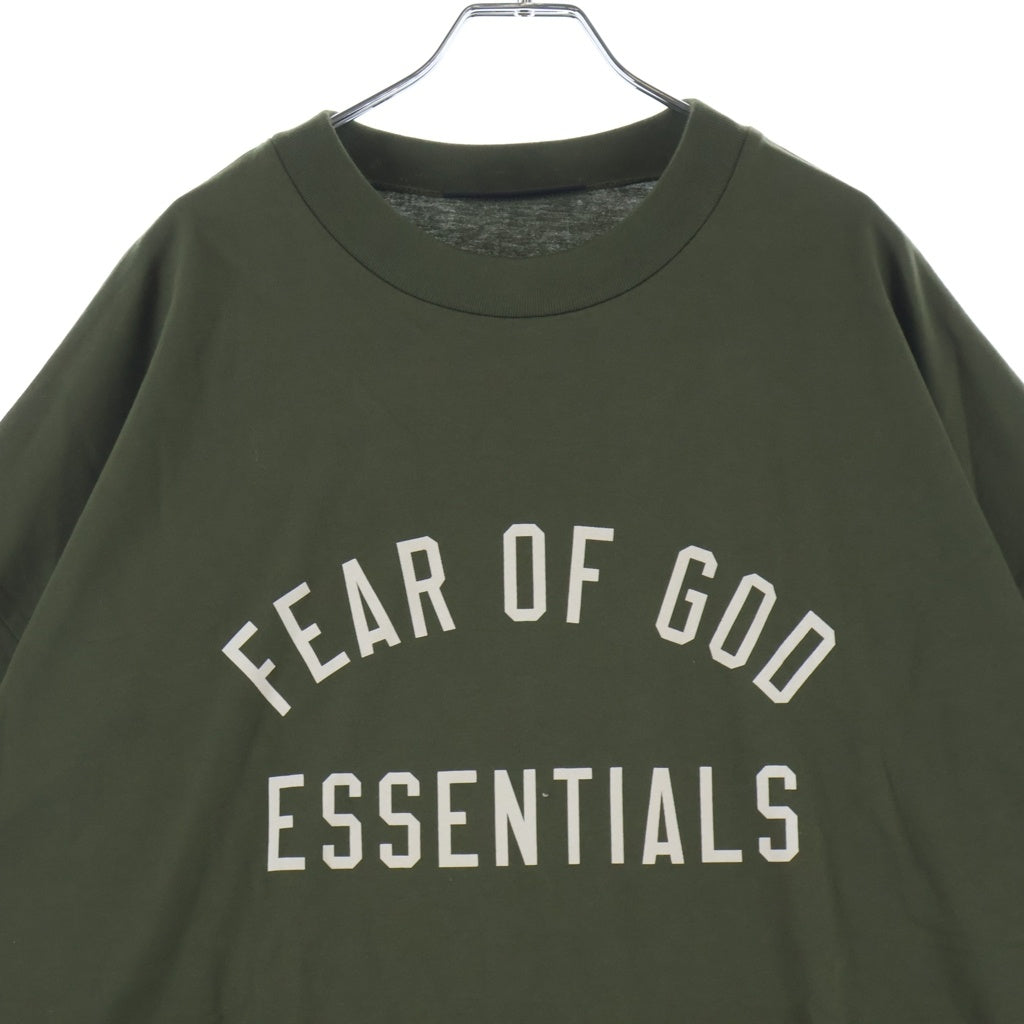 FEAR OF GOD ESSENTIALS(フィアオブゴッド エッセンシャルズ) S/S T-SHIRT フロントロゴ 半袖Tシャツ カットソー カーキ