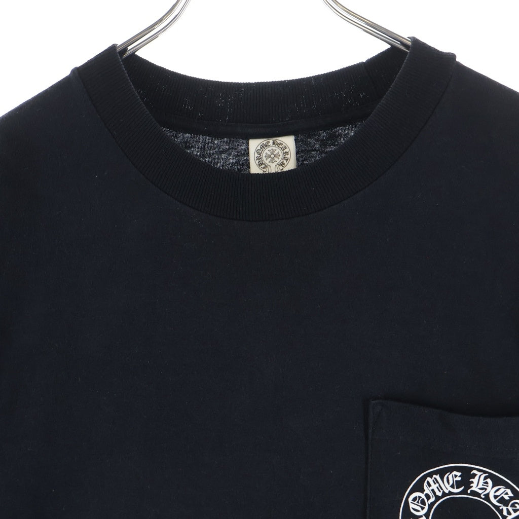 CHROME HEARTS(クロムハーツ) OLD SCROLL LABEL T-SHIRT オールド スクロールラベルプリント クルーネックポケット半袖Tシャツ ブラック