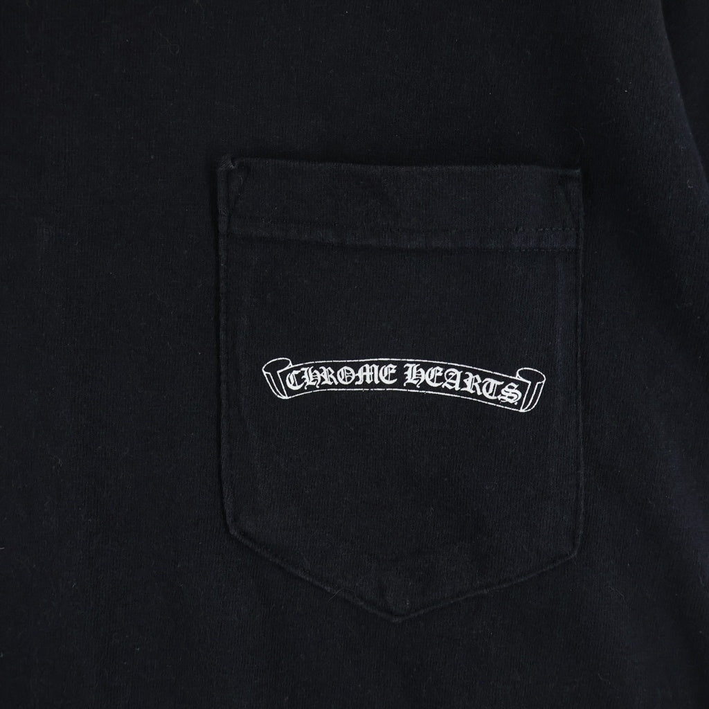 CHROME HEARTS(クロムハーツ) BACK ARCH LOGO SCROLL RABEL USA PRINT TEE バックアーチロゴ スクロールラベル プリント ポケット半袖Tシャツ カットソー ブラック
