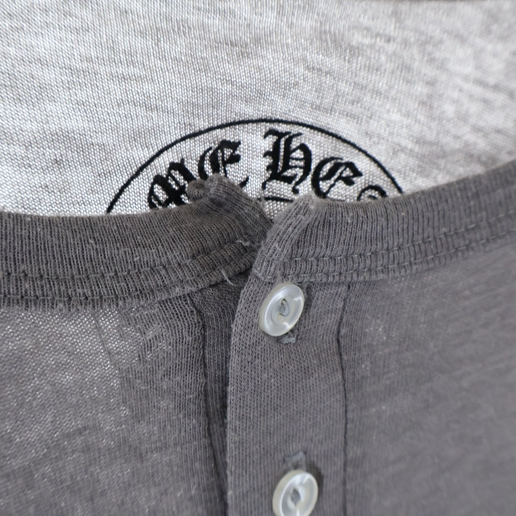 CHROME HEARTS(クロムハーツ) OLD CH CEMETARY CROSS L/S TEE セメタリークロス 両面プリント コットン ヘンリーネック 七分袖Tシャツ 長袖カットソー グレー