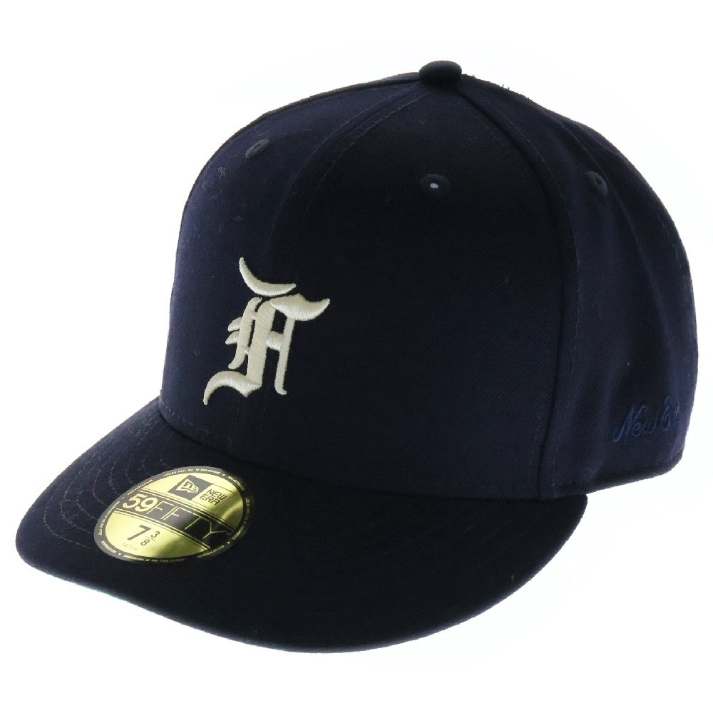 NEW ERA(ニューエラ) 59FIFTY ×FEAR OF GOD ESSENTIALS The Classic Collection フィアオブゴッド エッセンシャル ロゴ刺繍 ベースボールキャップ 帽子 ネイビー