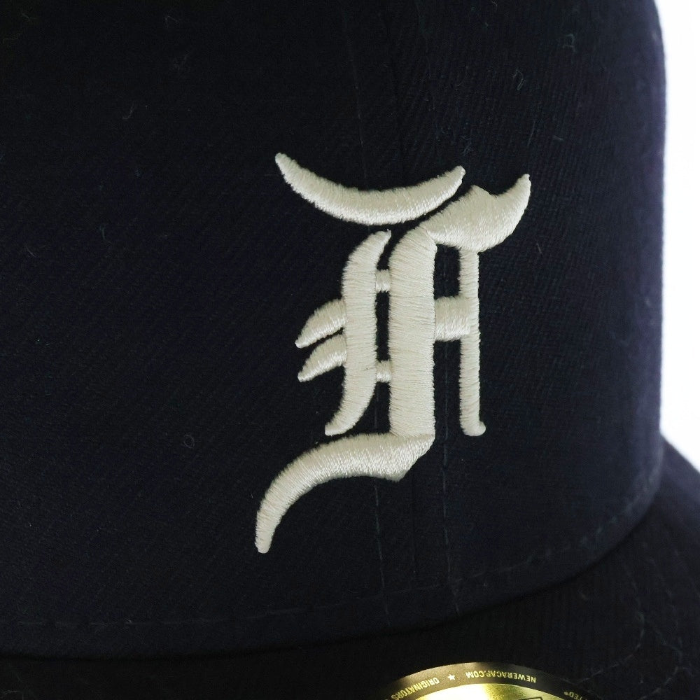 NEW ERA(ニューエラ) 59FIFTY ×FEAR OF GOD ESSENTIALS The Classic Collection フィアオブゴッド エッセンシャル ロゴ刺繍 ベースボールキャップ 帽子 ネイビー