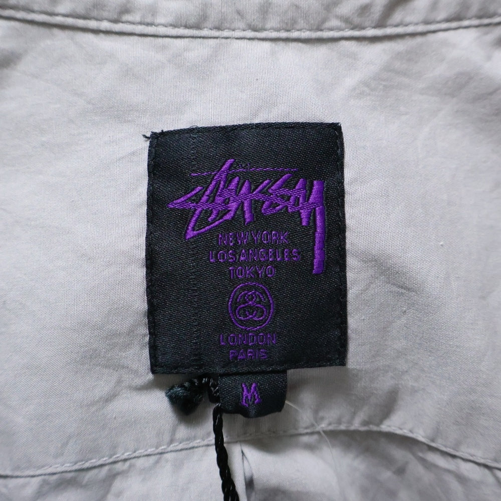 STUSSY(ステューシー) WORLD SHIRT ロゴプリント コットン 半袖シャツ ショートスリーブ グレー