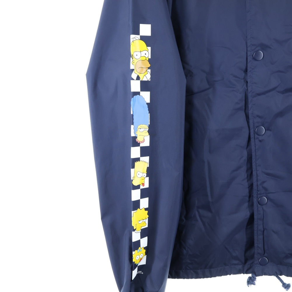 VANS(ヴァンズ) xThe Simpsons Family Torrey ナイロン バックプリント コーチジャケット ネイビー VN0002MUZZZ