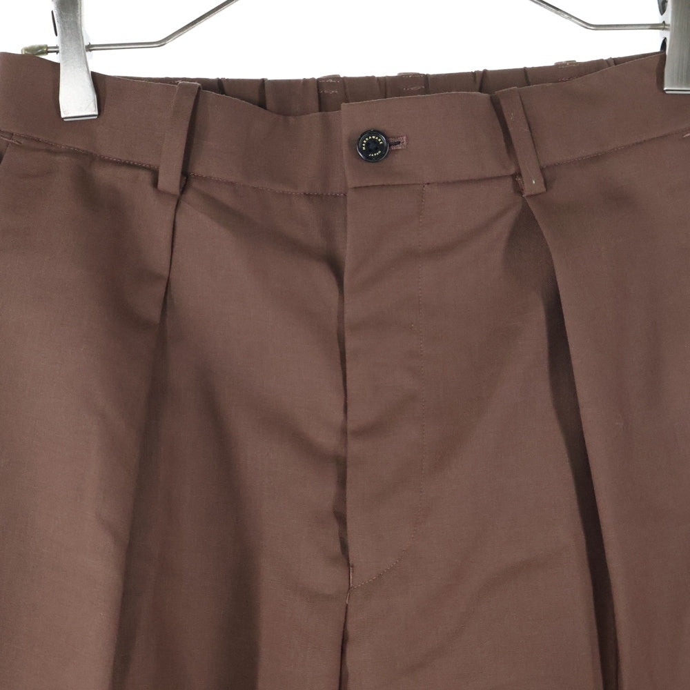 MARKAWARE(マーカウェア) FRONT PLEATS PEGTOP ORGANIC WOOL TROPICAL スラックスパンツ ブラウン A20A-04PT01C