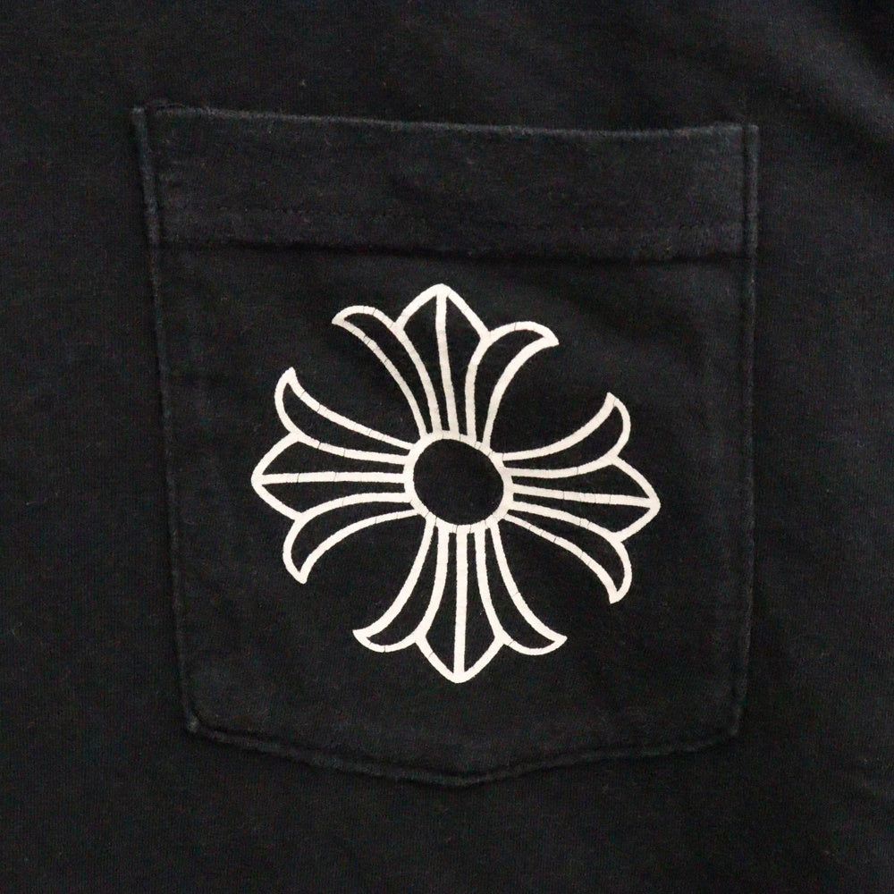 CHROME HEARTS(クロムハーツ) CH PLS L/S TEE CHプラス バックロゴプリント ロングスリーブ 長袖 ポケットTシャツ カットソー ブラック