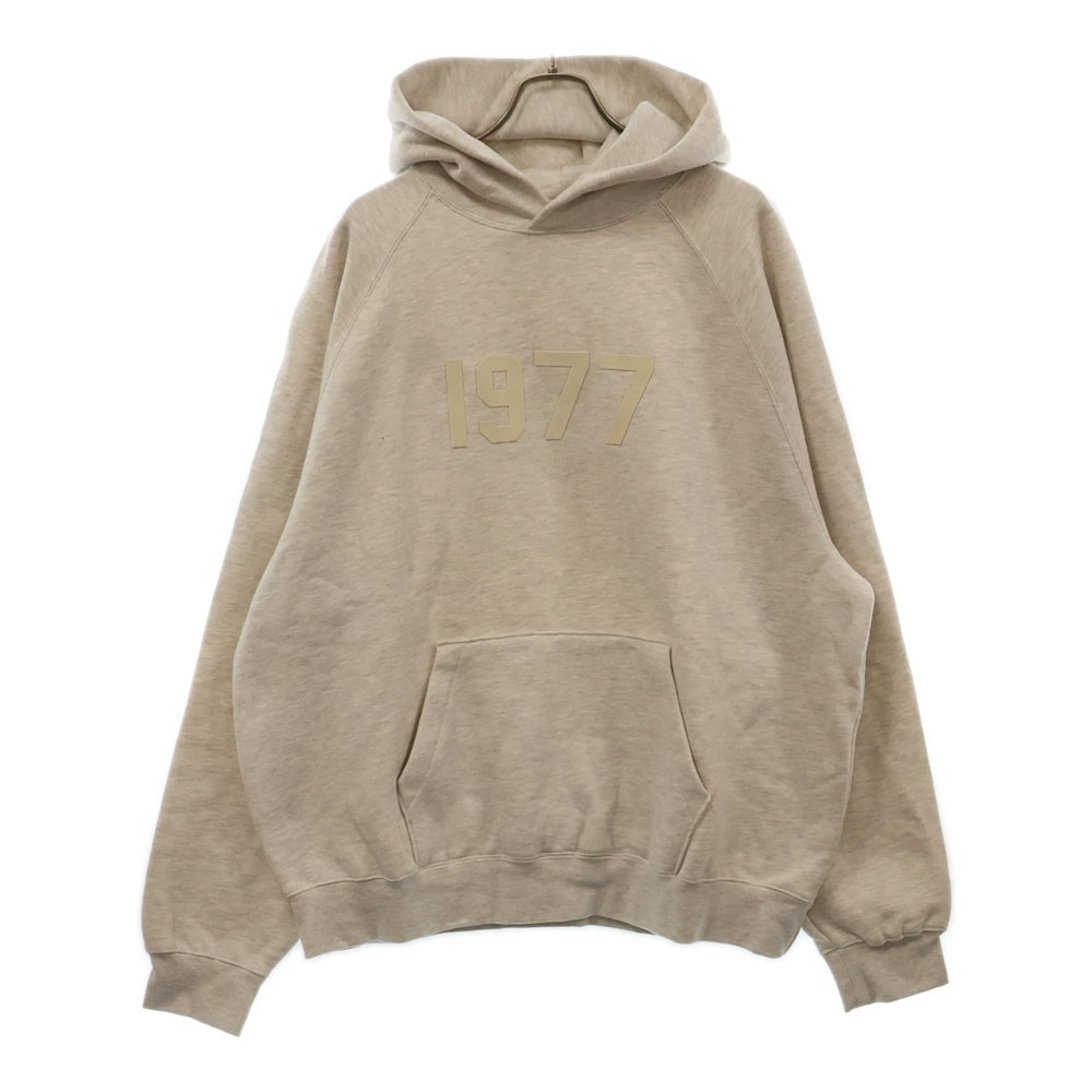 FEAR OF GOD ESSENTIALS(フィアオブゴッド エッセンシャルズ) 22AW 1977 フェルトロゴプルオーバーパーカー グレー