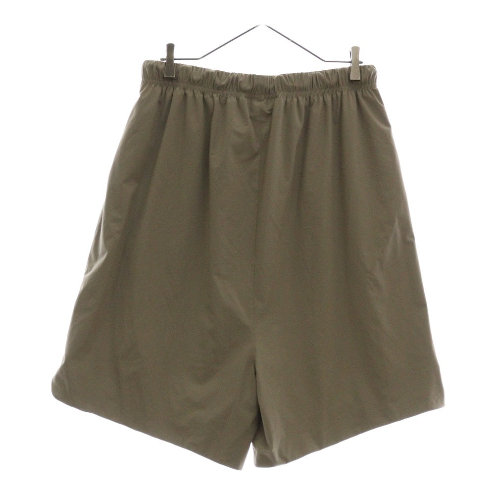 FEAR OF GOD ESSENTIALS(フィアオブゴッド エッセンシャルズ) NYLON SHORT PANTS ラバーロゴ ナイロンハーフパンツ ショーツ ベージュ