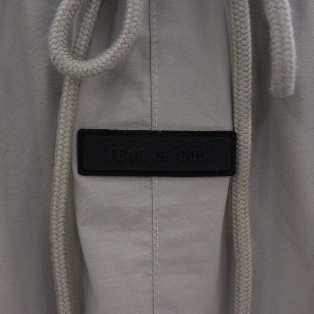 FEAR OF GOD ESSENTIALS(フィアオブゴッド エッセンシャルズ) NYLON SHORT PANTS ラバーロゴ ナイロンハーフパンツ ショーツ ベージュ