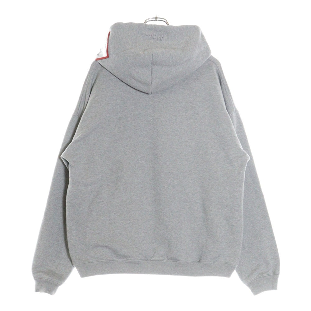 VETEMENTS(ヴェトモン) オーバーサイズ ロゴラベル付き プルオーバーパーカー グレー UE51TR550G