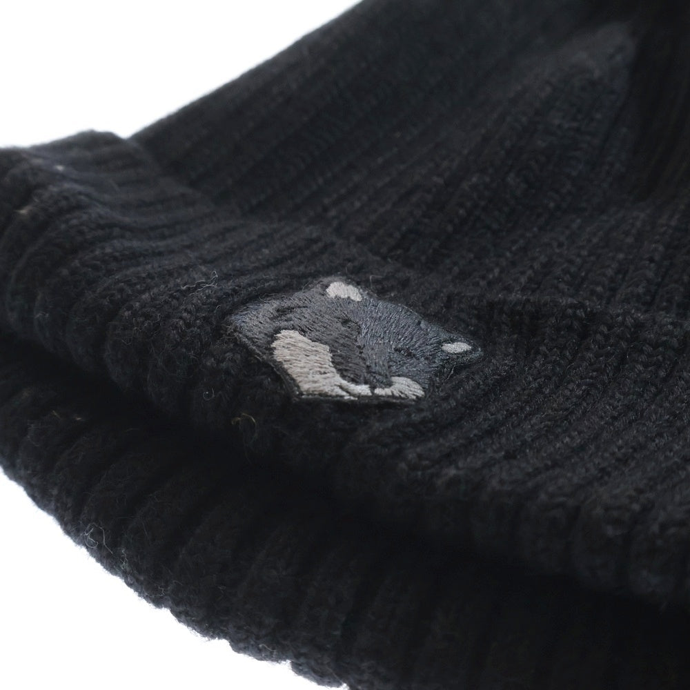 MAISON KITSUNE(メゾンキツネ) BOLD FOX HEAD BEANIE 刺繍ロゴ ビーニー ニット帽 MM06111KT1022 ブラック