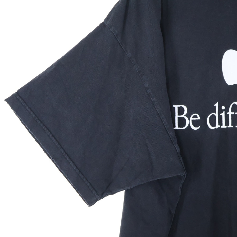 BALENCIAGA(バレンシアガ) 22AW Be different フロント刺繍 クルーネック 半袖Tシャツ カットソー ブラック 712398 TNVB3