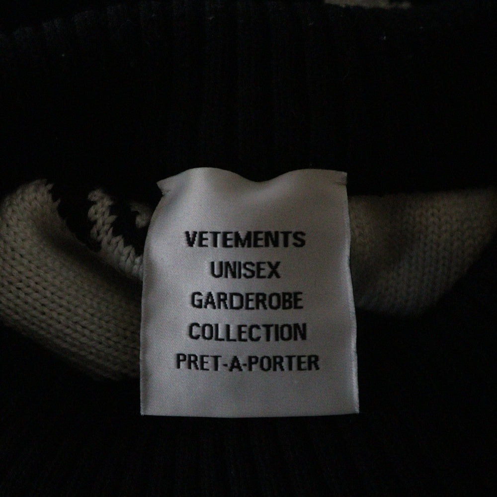 VETEMENTS(ヴェトモン) ロゴ総柄ニット ジャガード セーター ブラック UE54KN220X