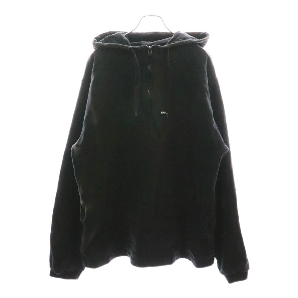 M+RC NOIR(マルシェノア) フロントロゴテープ ハーフジップパーカー ブラック