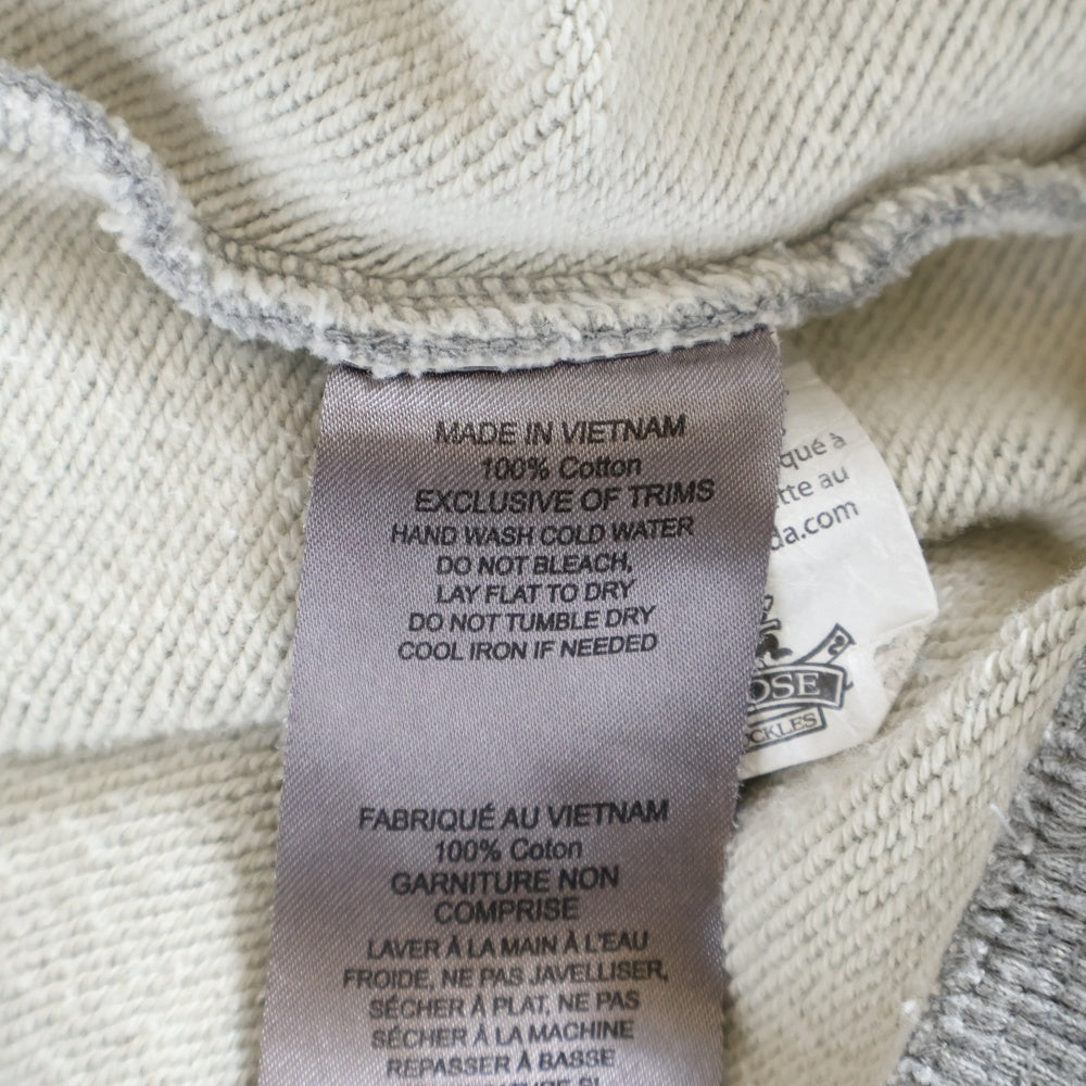 MOOSE KNUCKLES(ムースナックルズ) ロゴプリントクルーネックスウェットトレーナー グレー