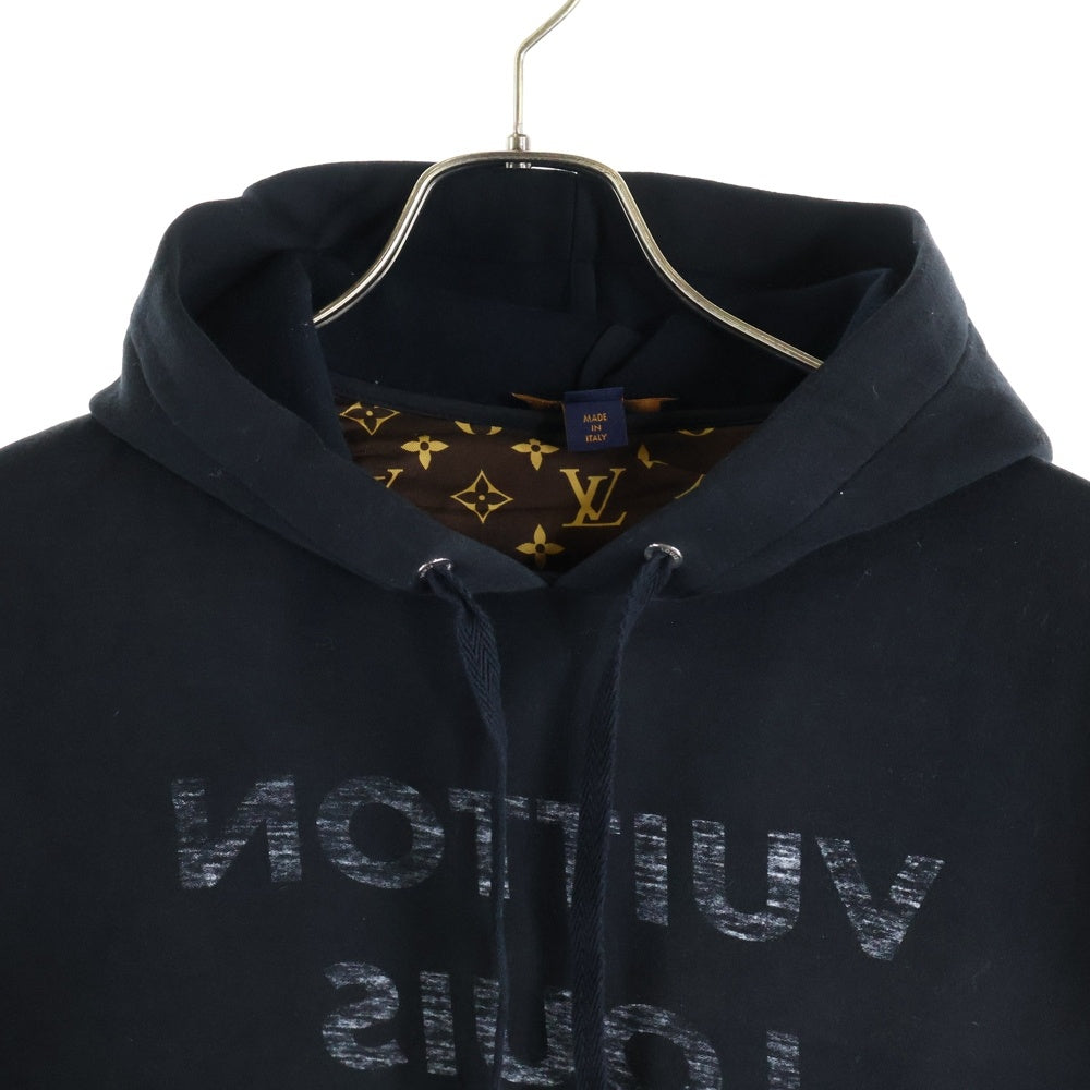 LOUIS VUITTON(ルイヴィトン) ロゴプリントスウェットパーカー RW201W TWP FIST06 ブラックロゴプリントスウェットパーカー RW201W TWP FIST06 ブラック