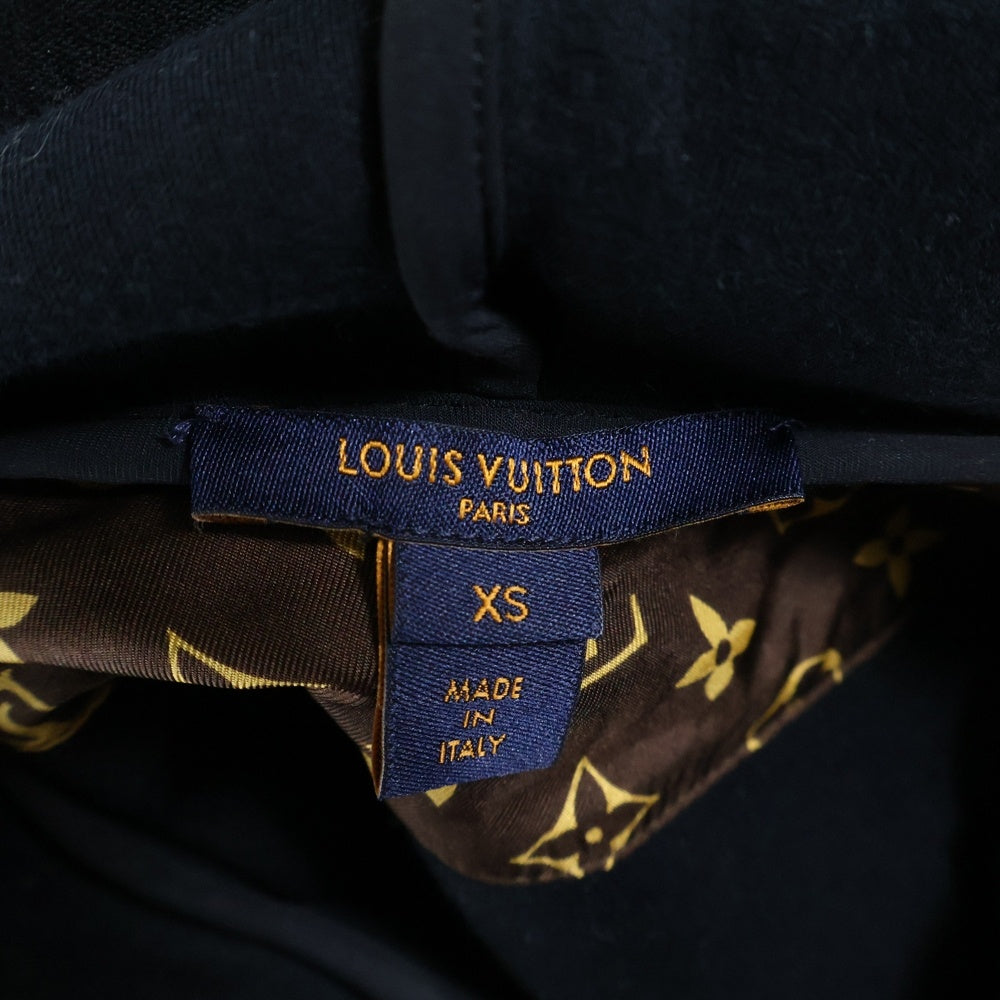 LOUIS VUITTON(ルイヴィトン) ロゴプリントスウェットパーカー RW201W TWP FIST06 ブラックロゴプリントスウェットパーカー RW201W TWP FIST06 ブラック