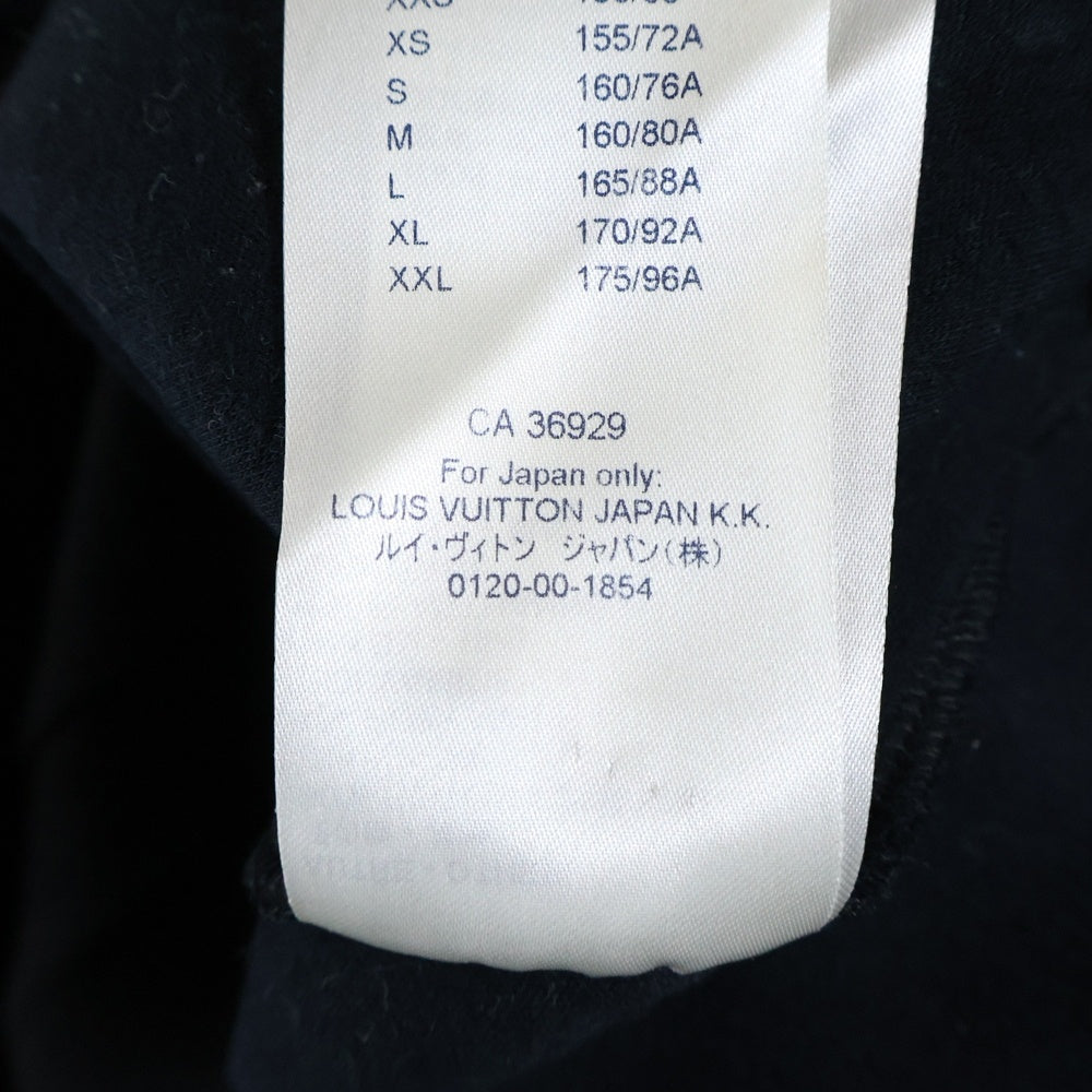 LOUIS VUITTON(ルイヴィトン) ロゴプリントスウェットパーカー RW201W TWP FIST06 ブラックロゴプリントスウェットパーカー RW201W TWP FIST06 ブラック