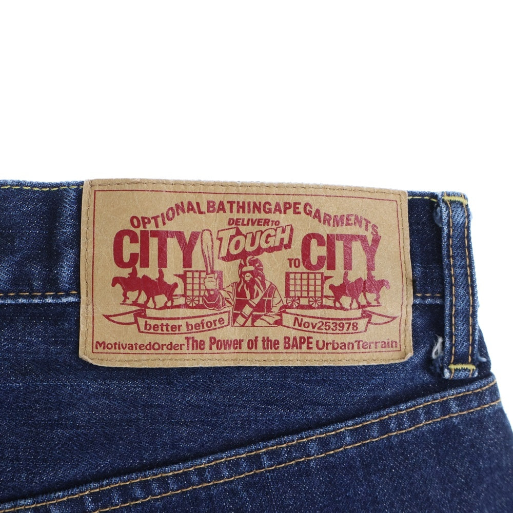 A BATHING APE(アベイシングエイプ) バッグアーチロゴ入りデニムパンツ ストレートパンツ インディゴ