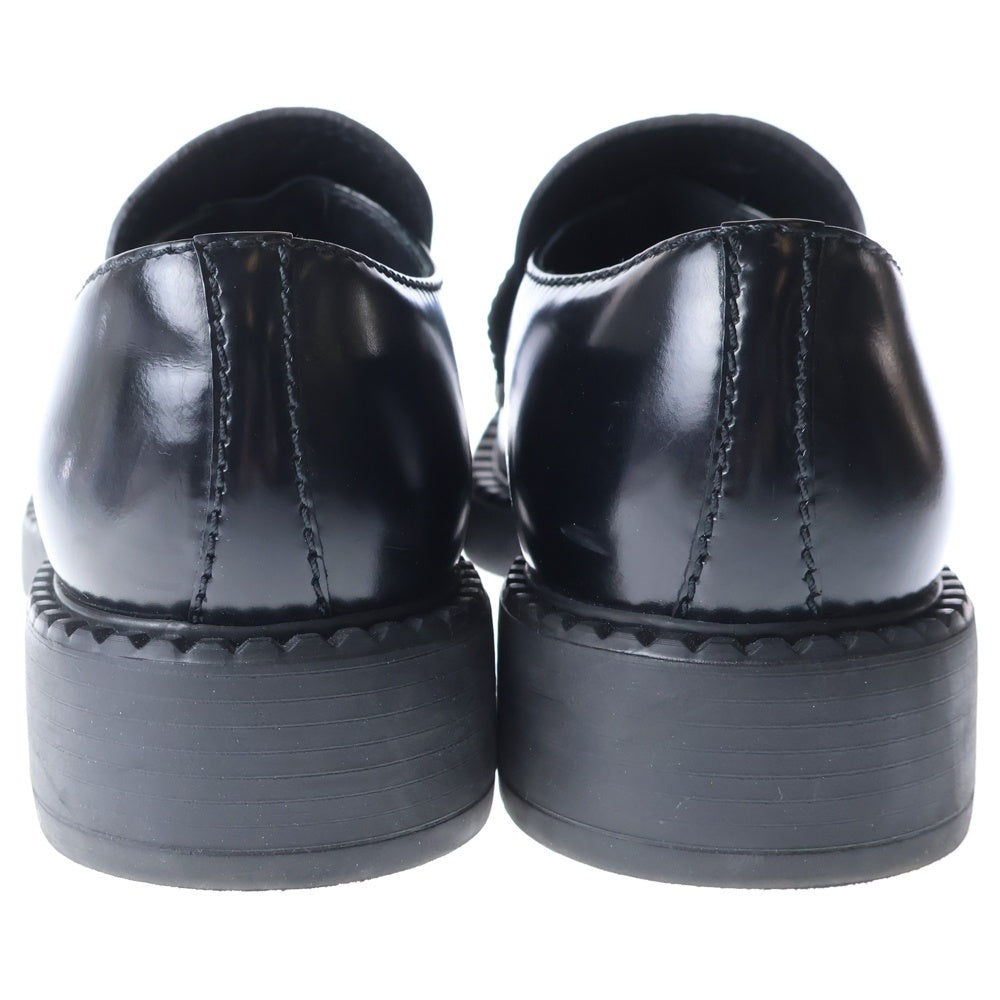 PRADA(プラダ) トライアングルロゴプレート ブラッシュドレザー ローファー ブラック 2DE127