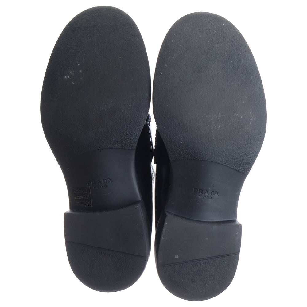 PRADA(プラダ) トライアングルロゴプレート ブラッシュドレザー ローファー ブラック 2DE127