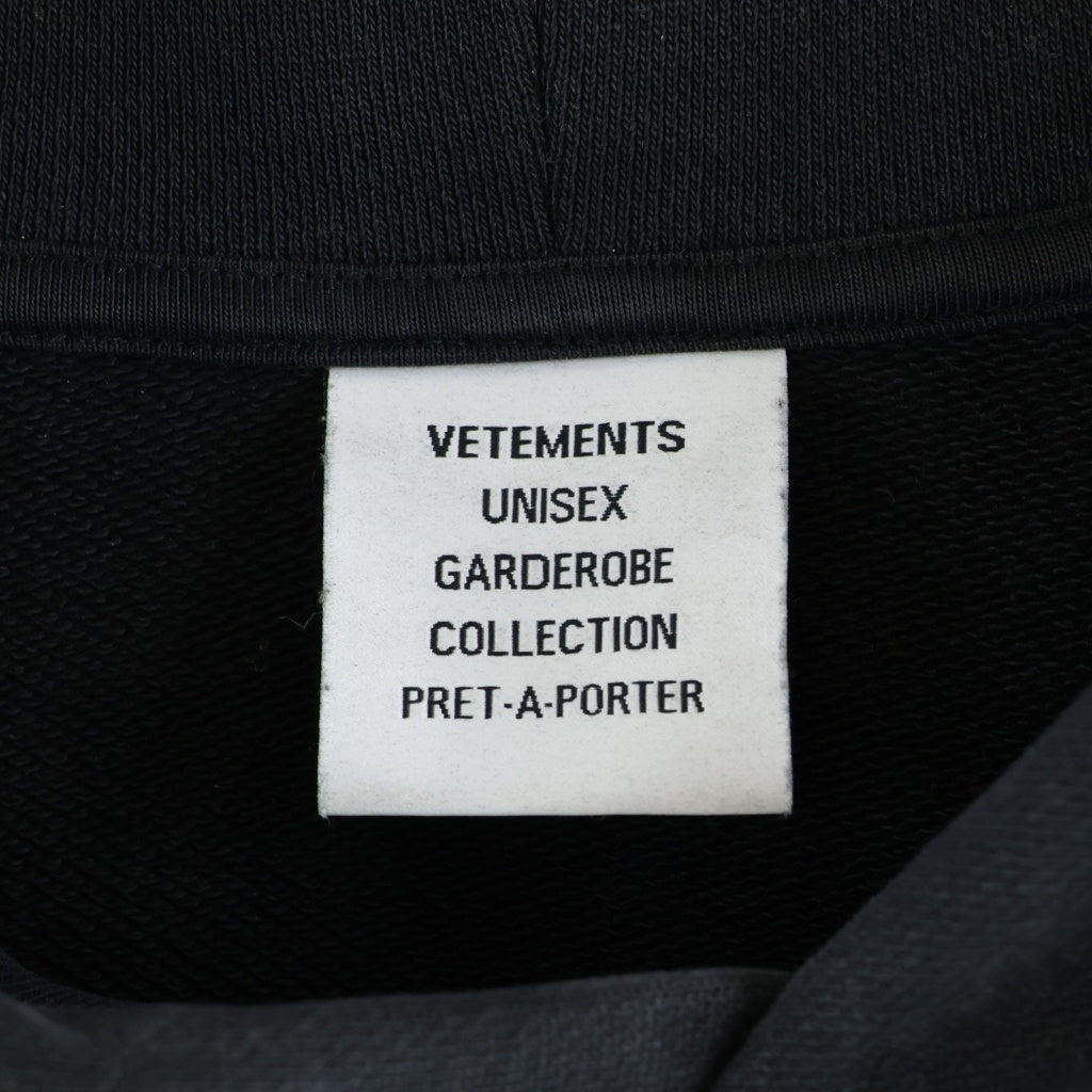 VETEMENTS(ヴェトモン) 23AW ワールドツアーロゴプリント プルオーバーフーディー パーカー UE54HD600B
