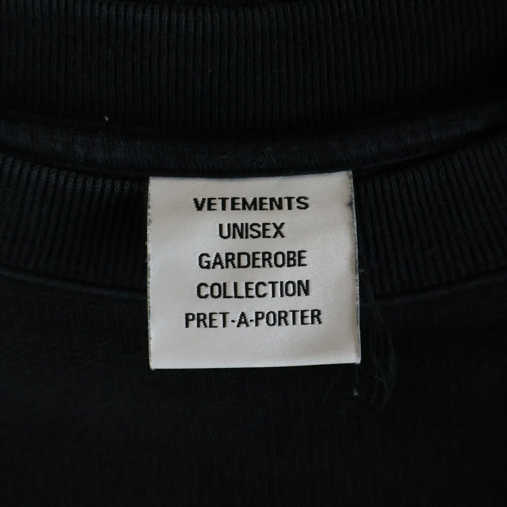VETEMENTS(ヴェトモン) THINK DIFFERENTLY マルチカラーロゴクルーネックスウェット UE51TR630B ブラック