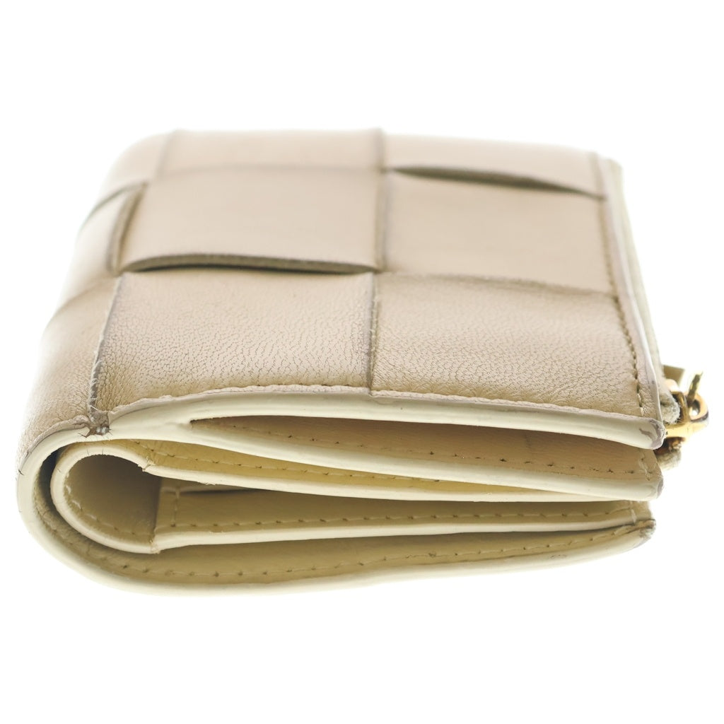 BOTTEGA VENETA(ボッテガヴェネタ) マキシイントレチャート レザー コンパクトウォレット 二つ折り財布 ベージュ レディース