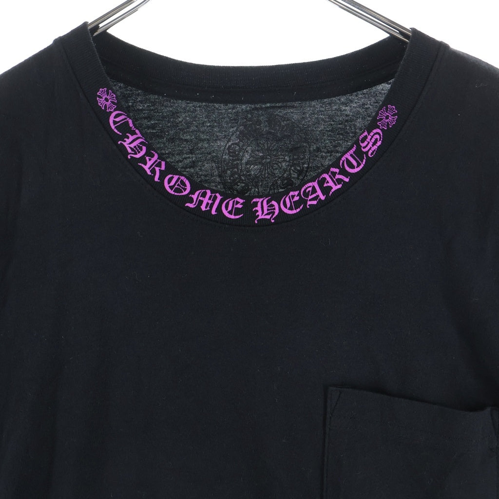 CHROME HEARTS(クロムハーツ) Neck Logo ネックロゴ クルーネック半袖Tシャツカットソー ブラック/パープル