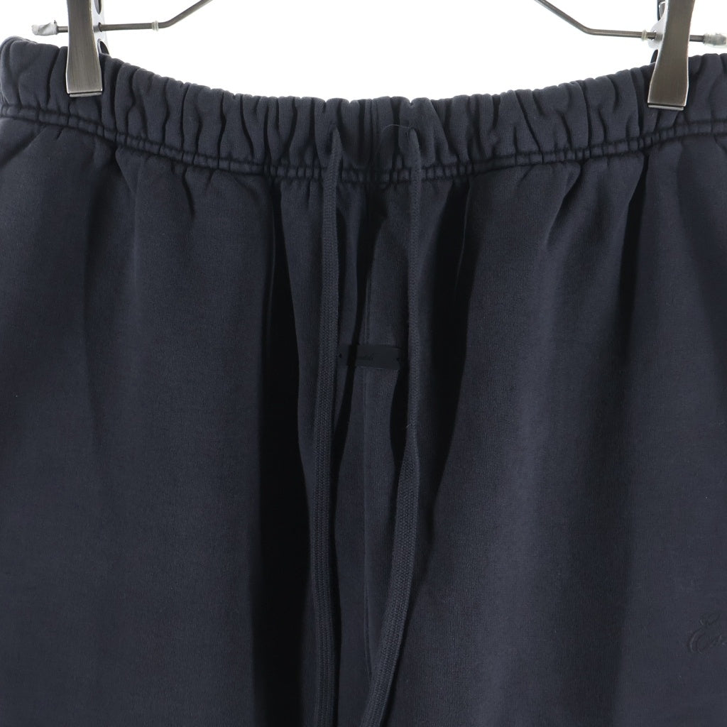 FEAR OF GOD ESSENTIALS(フィアオブゴッド エッセンシャルズ) LOGO SWEAT PANTS ロゴ スウェットパンツ グレー -