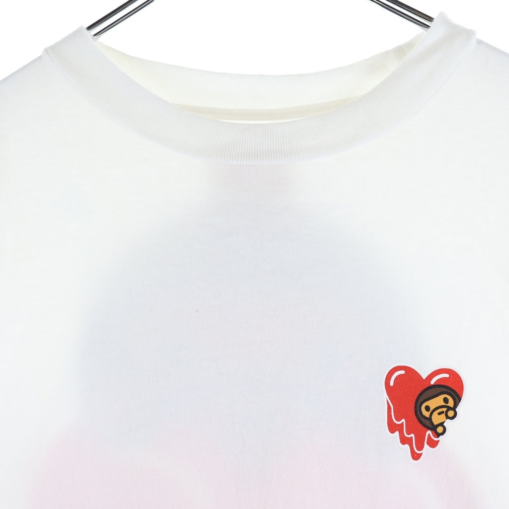 A BATHING APE(アベイシングエイプ) ×EMOTIONALLY UNAVAILABLE BABY MILO プリント半袖Tシャツカットソー ホワイト