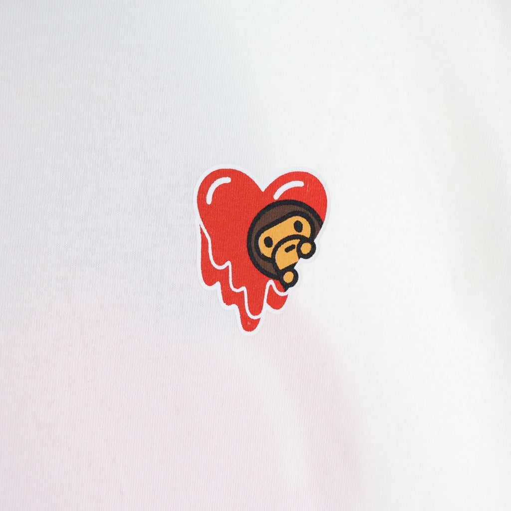 A BATHING APE(アベイシングエイプ) ×EMOTIONALLY UNAVAILABLE BABY MILO プリント半袖Tシャツカットソー ホワイト