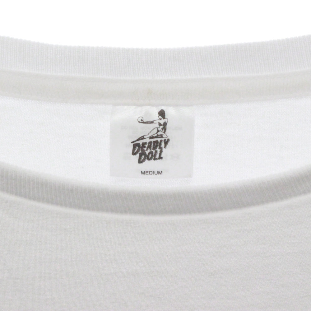 Deadly Doll(デッドリードール) Show It Off Tee プリント半袖Tシャツ ホワイト