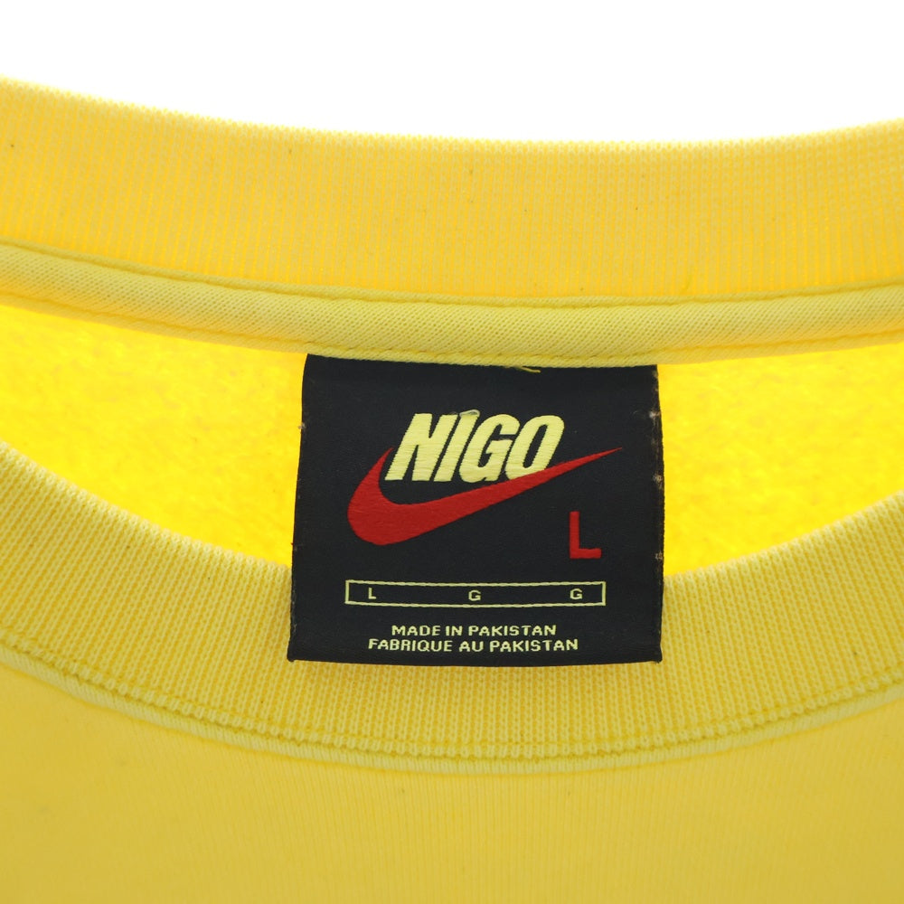 NIKE(ナイキ) 24AW ×NIGO NRG Crew Fleece FV5941-735 ×ニゴ ロゴプリントクルーネックスウェットトレーナー イエロー