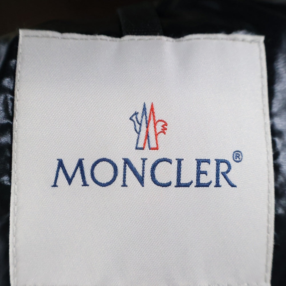 MONCLER(モンクレール) 19AW MONTCLA E20914194385 C0300 モンクラー ロゴ刺繍 ラバーワッペン フーデッド ジップアップ ダウンジャケット ブラック