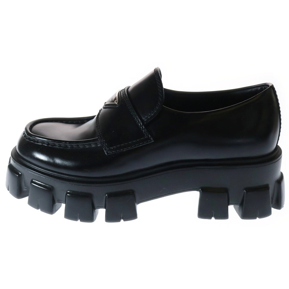 PRADA(プラダ) モノリス トライアングルロゴプレート ブラッシュドレザー 厚底 ローカットシューズ ローファー ブラック 2DE129