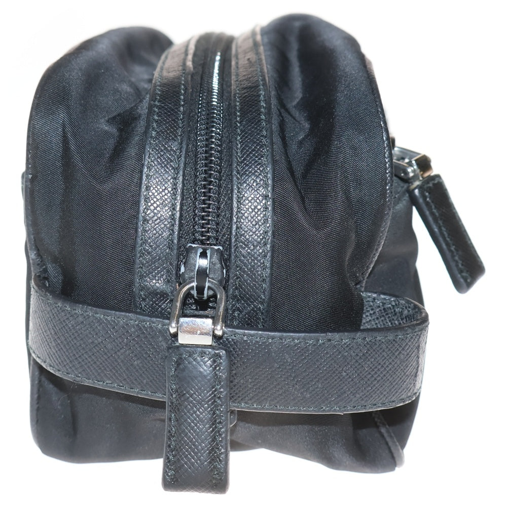 PRADA(プラダ) ロゴプレートセカンドバッグ ブラック 2NA819