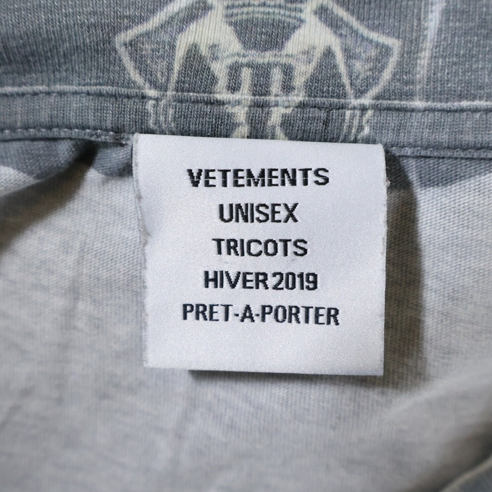 VETEMENTS(ヴェトモン) 18AW DRINKING PROBLEM UAH19TR326 プリント長袖カットソー グレー/ホワイト