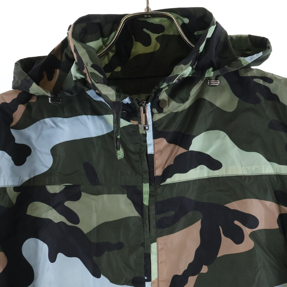 VALENTINO(ヴァレンティノ) カモ柄 フード付きナイロンジャケット マルチ KV0CIB51290