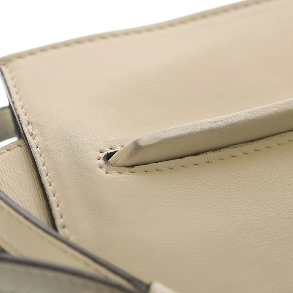 FENDI(フェンディ) ロゴ フォンポーチ ケース レザーショルダーバッグ 7AS192 ホワイト レディース