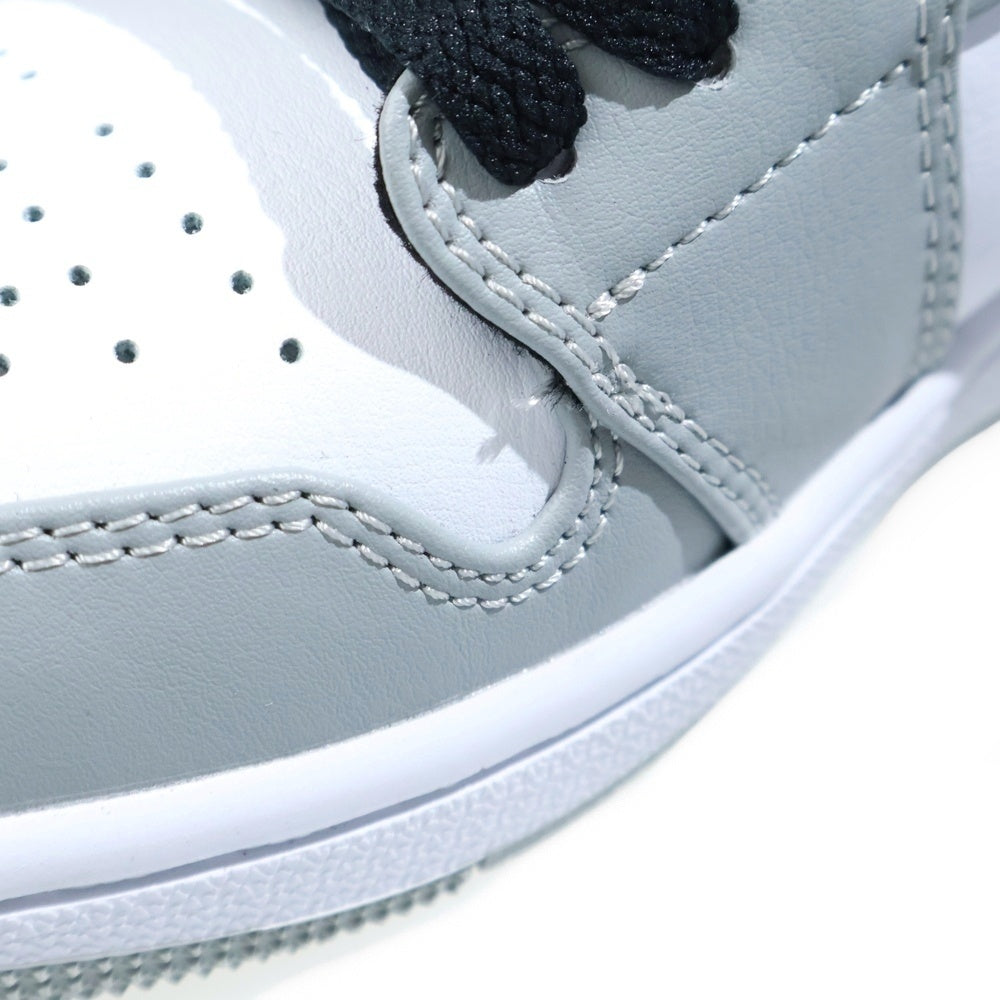NIKE(ナイキ) GS Air Jordan 1 Mid Light Smoke Grey/Black/White エアジョーダン1 ミッドカット スニーカー ホワイト/グレー 554725-092