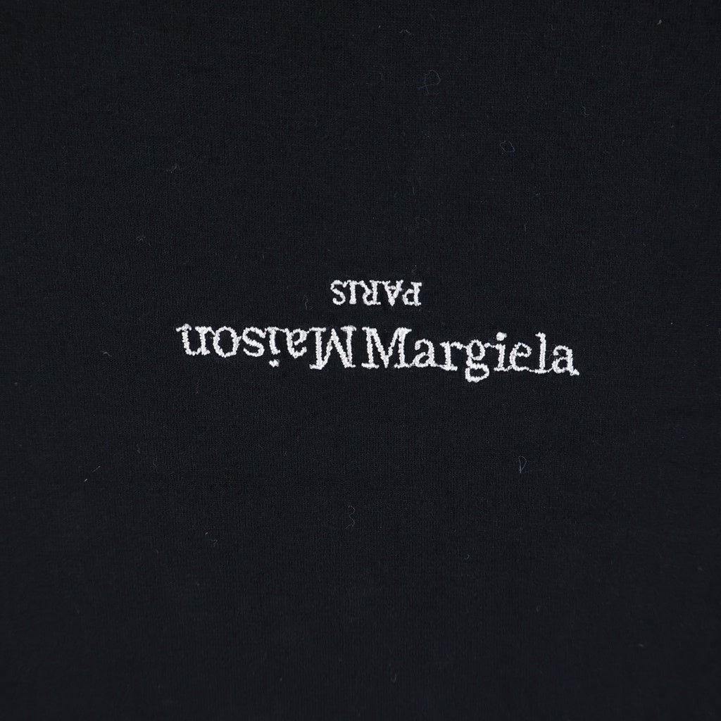 Maison Margiela(メゾンマルジェラ) 反転ロゴ プリントクルーネック半袖Tシャツカットソー ブラック S30GC0701